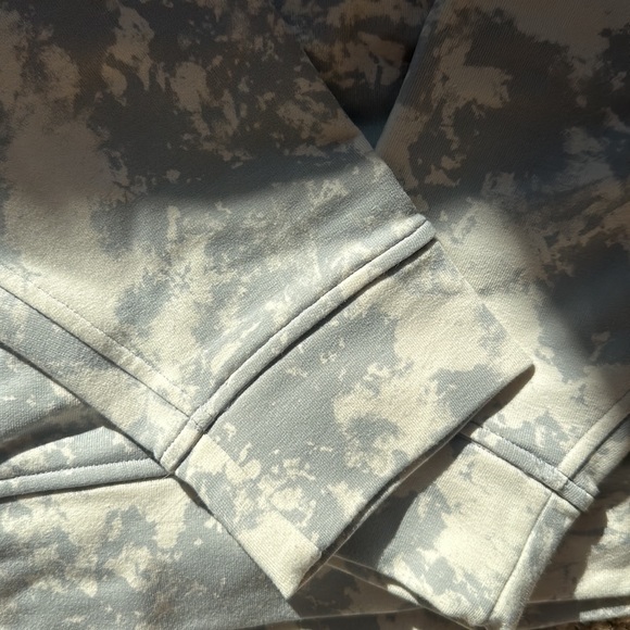 Lululemon Sweatshirt - Picture 2 of 3